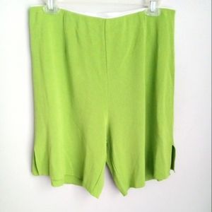 BIANA GREEN KNIT PULL ON SHORTS SIZE MEDIUM.